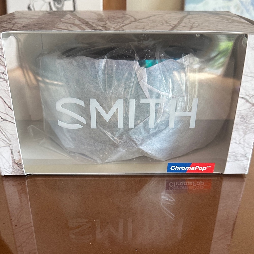 SMITH Ski/Snow Goggles in Silver with Teal Lens Accents - Picture 1 of 3
